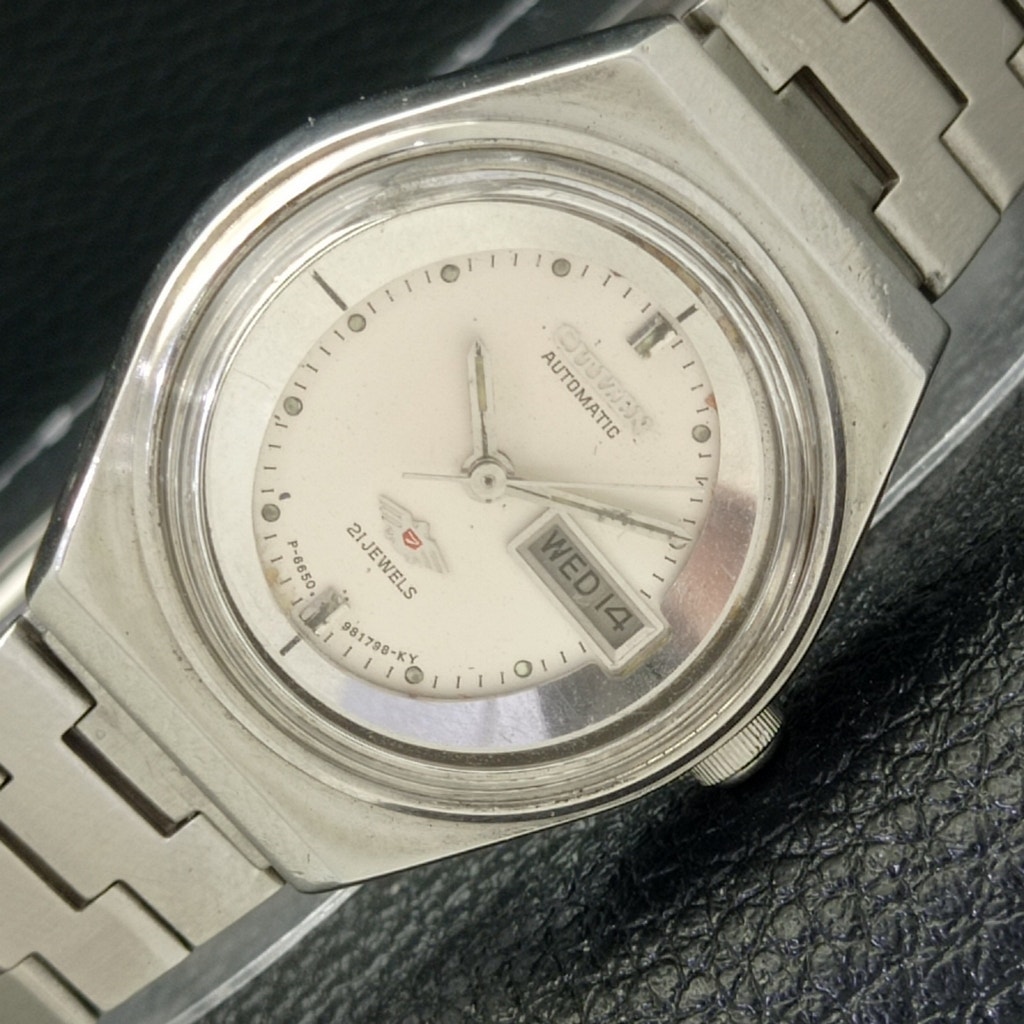Vintage 1989 Citizen Automatic Womans Silver Watch WDaydate  Silver Accents